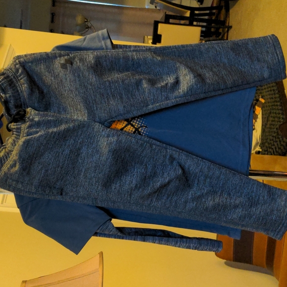 *BONUS BUY* Boys, small Champion long sleeve graphic tee and sweatpants. - Picture 3 of 4
